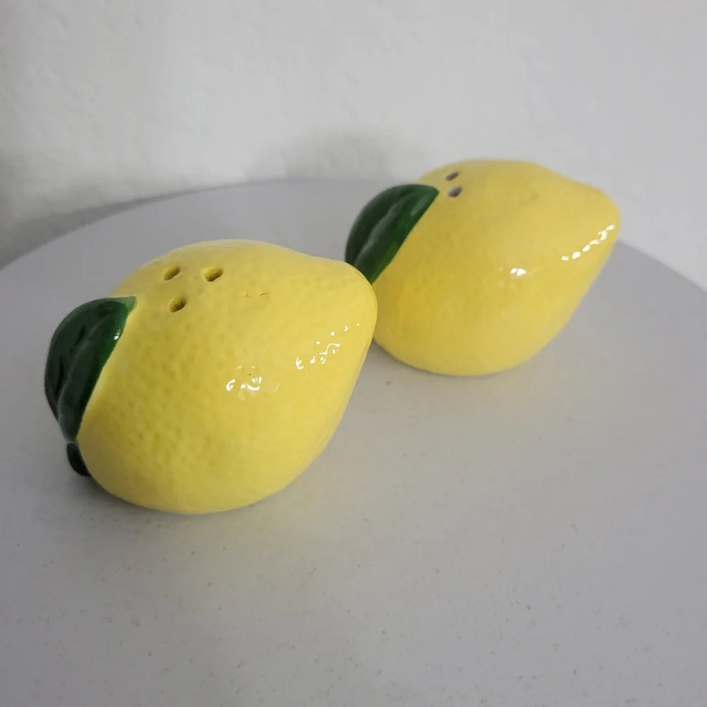 Lemon Salt and Pepper Shakers Ceramic Set   NEW